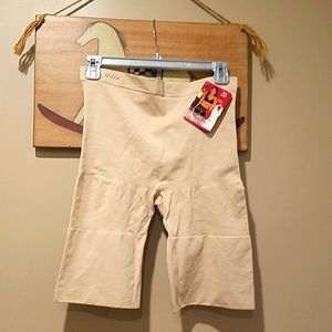 NWT  1X High Waisted Thigh Shaper,  Nude,  Slim Me By MeMoi MSM-107